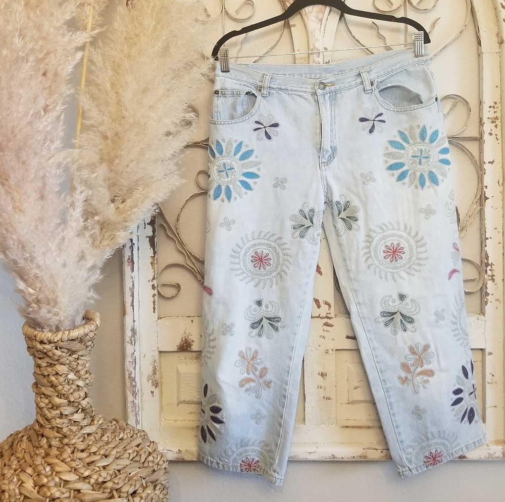Embroidered capri jeans